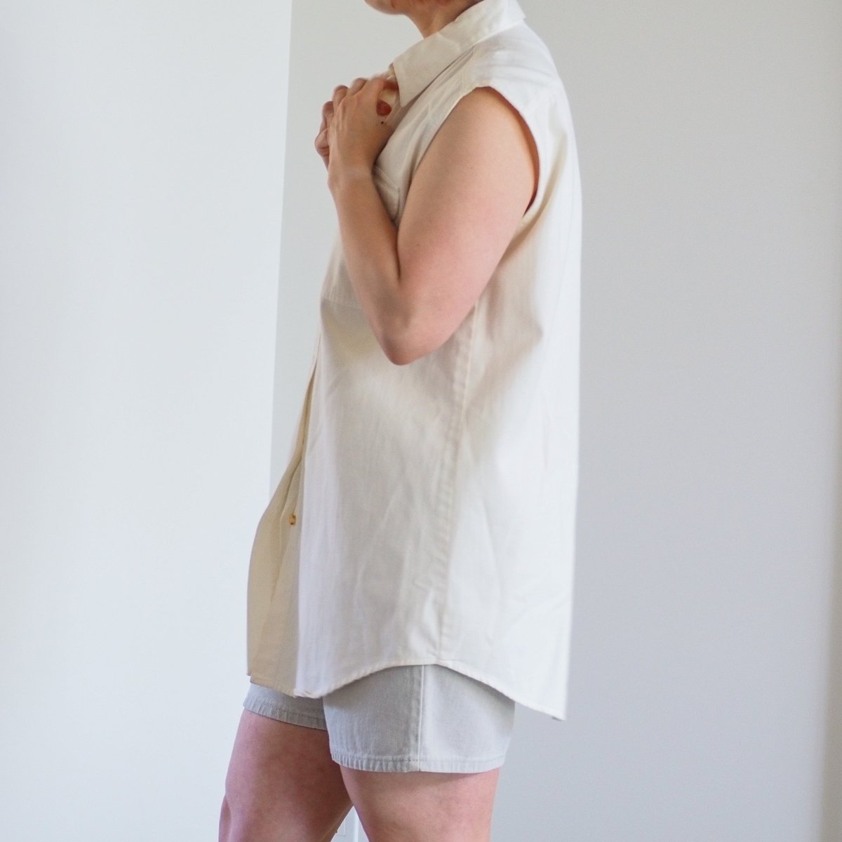 1990s Ellemeno White Sleeveless Button - Up Shirt Clothes - Afterthought Vintage