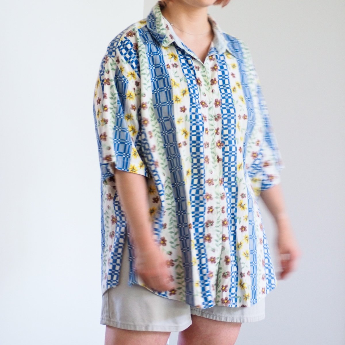 Vintage 1990s Bill Blass Women's Painted Buttondown Shirt Clothes - Afterthought Vintage